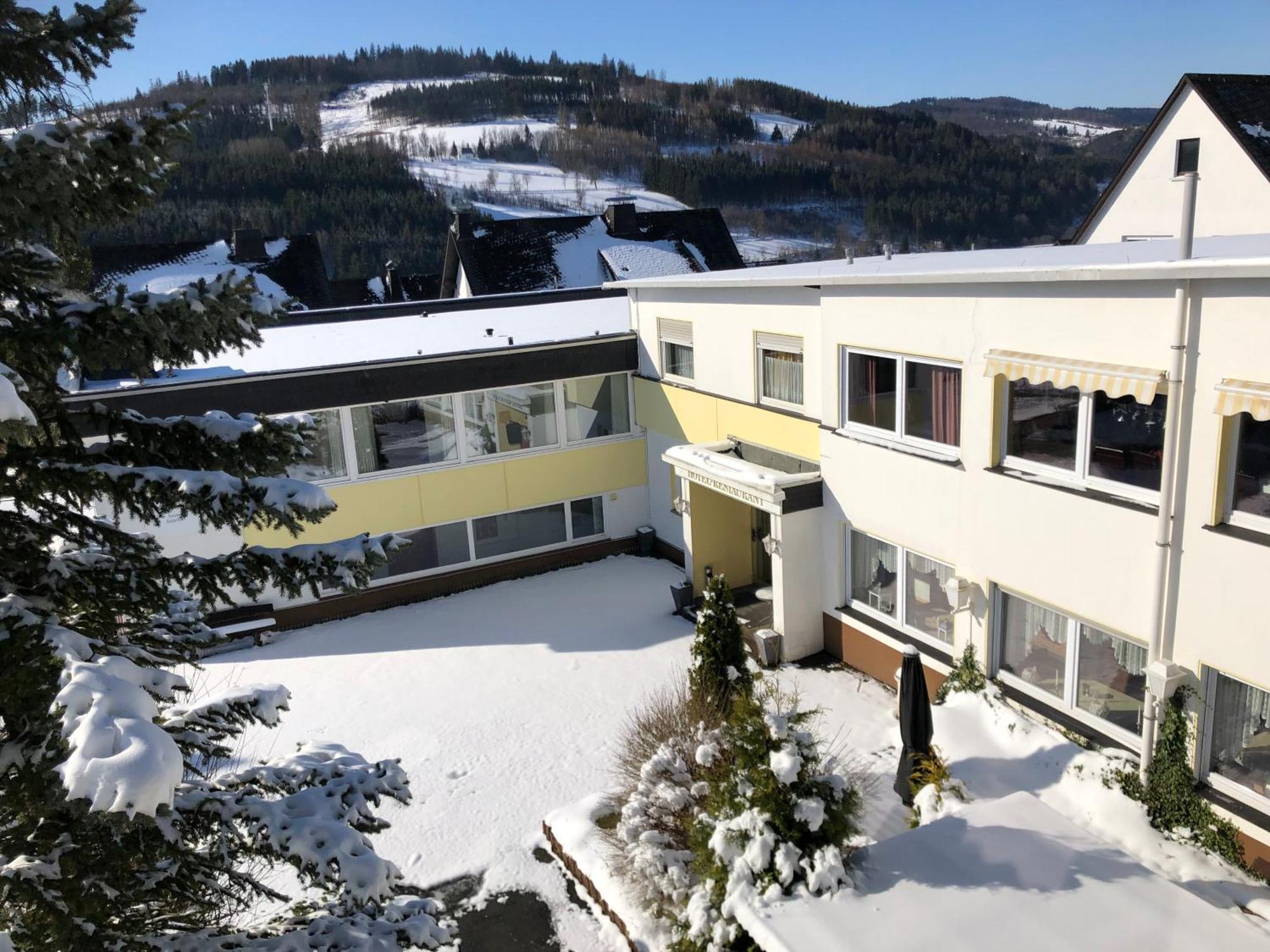 Berghotel Natura Bed & Breakfast ヴィンターベルク エクステリア 写真